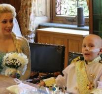 Sick Jayden (6) marries Princess Elsa from Frozen
