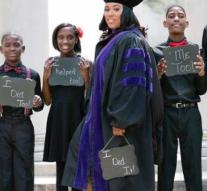 Single mother inspires with viral graduation photographs