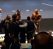 Sippe bodybuilder's jury to body