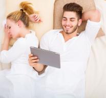 Smartphone cripples libido and romance