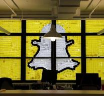 Snapchat aims beyond Twitter