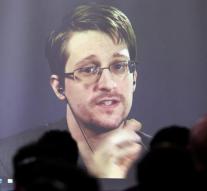 Snowden can stay longer in Russia
