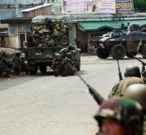 Soldiers and helicopters to Philippine city