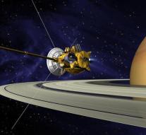 Space probe pertains to planet Saturn