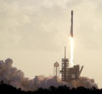 SpaceX launches spy satellite