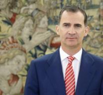Spanish king with political back against wall