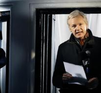 Sweden upholds Assange arrest warrant