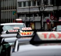 Taxi drivers hoist to man with ax