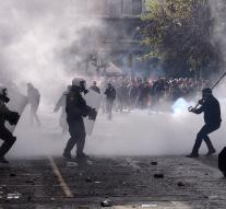 Tear gas against Greek farmers in Athens (2)