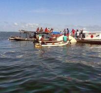 Ten deaths and 35 missing persons after a ship accident