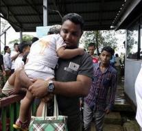 Ten thousands of Rohingya on the run