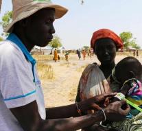 Tens of thousands of South Sudanese fleeing