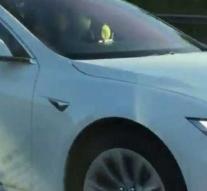 Tesla driver turns autopilot on and sits on passenger seat