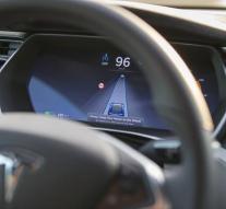 Tesla fits autopilot software