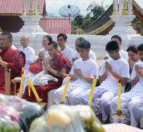 Thai football players enter monastery