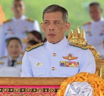 Thai king orders release of prisoners