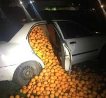 Thieves stop cars full of oranges