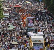 Thousands at funeral Cambodian activist