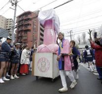 Thousands celebrate Japanese phallus festival