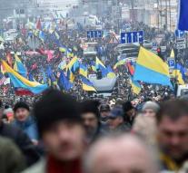 Thousands of demonstrators against Poroshenko