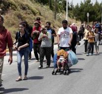 Thousands of migrants return to their home country