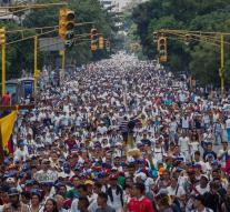 Thousands of peaceful protest marches in Caracas