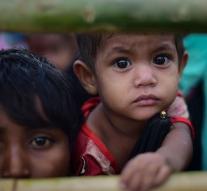 Thousands of Rohingya reach Bangladesh