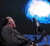 Time travelers welcome to memorial service Stephen Hawking