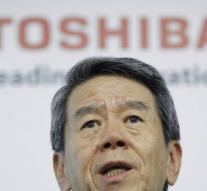 Toshiba will challenge former executives to court