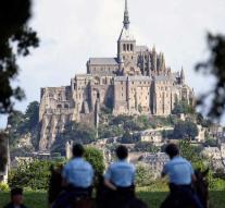 Tourists evacuated from Mont-Saint-Michel