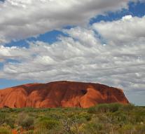 'Tourists rescued from Australian rock formation'