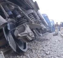 Train derails in India kill dozens