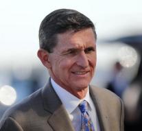 Trump 'evaluates' riot around top advisor Flynn