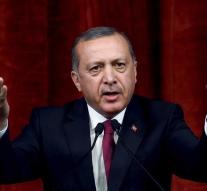 Turkey dismisses nearly 1400 soldiers