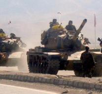 Turkey sends additional tanks to Syria