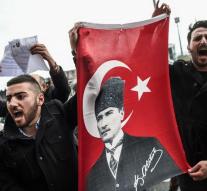 Turkish opposition to court for referendum