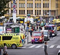 Two suspects stab Turku free