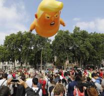 \u0026 # x27; Baby-Trump \u0026 # x27; in London in the air