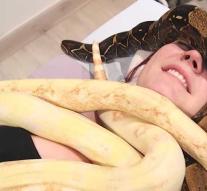 (Un) exciting trend: massage by strangling snakes