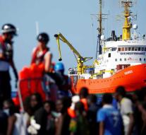 UNHCR: bring people on board Aquarius ashore