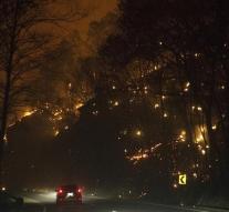 US wildfire chase thousands of house
