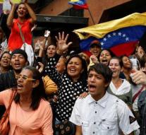Venezuelan falls 11 kilos, hunger strikes