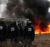 Violence in evacuation 'jungle' Calais