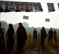 Violence overshadows election in Bangladesh