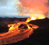 Volcano Kilauea continues to spit fire