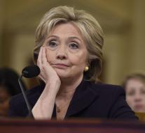 Vote for invasion of Iraq haunts Clinton