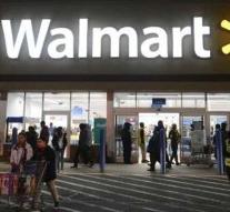 Walmart increases age for arms to 21