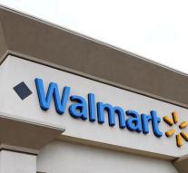 Walmart says sorry for gun promotion students