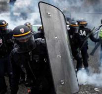 Water guns and tear gas at mega-protest Paris