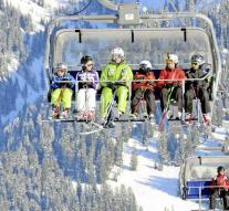 'We no longer pay attention to each other in ski lift'